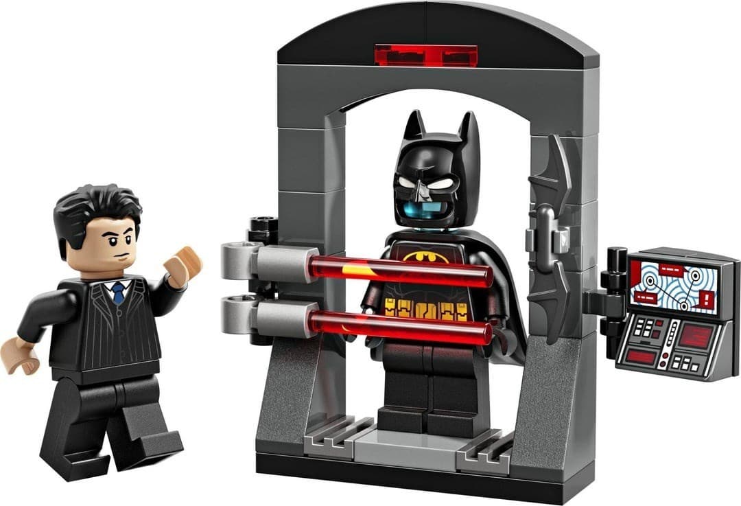 Batman: Bruce Wayne and the Batsuit collectible